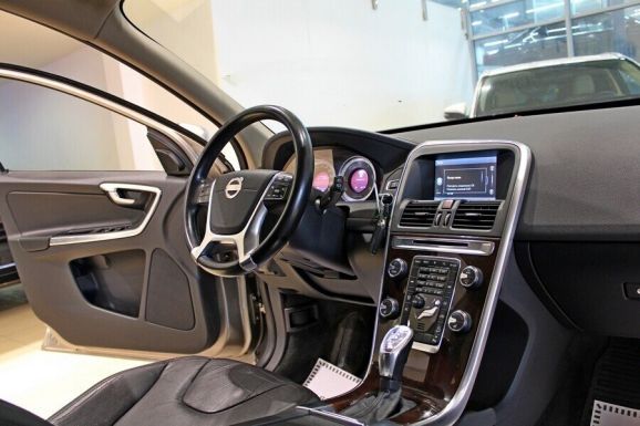Volvo XC60, 2.4 л, АТ, 2012 фото 7
