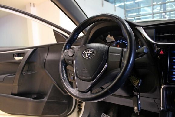 Toyota Corolla, 1.6 л, Вариатор, 2018 фото 11
