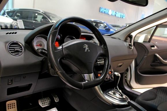 Peugeot 308, 1.6 л, АТ, 2011 фото 2