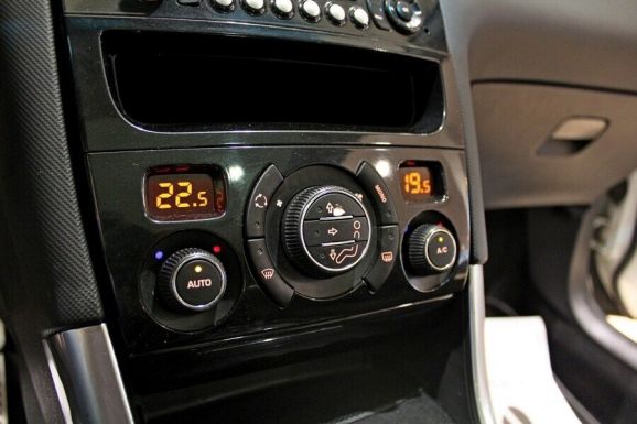 Peugeot 308, 1.6 л, АТ, 2011 фото 1