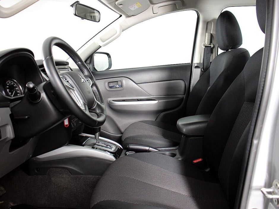 Mitsubishi L200, 2.4 л, АТ, 2017 фото 5