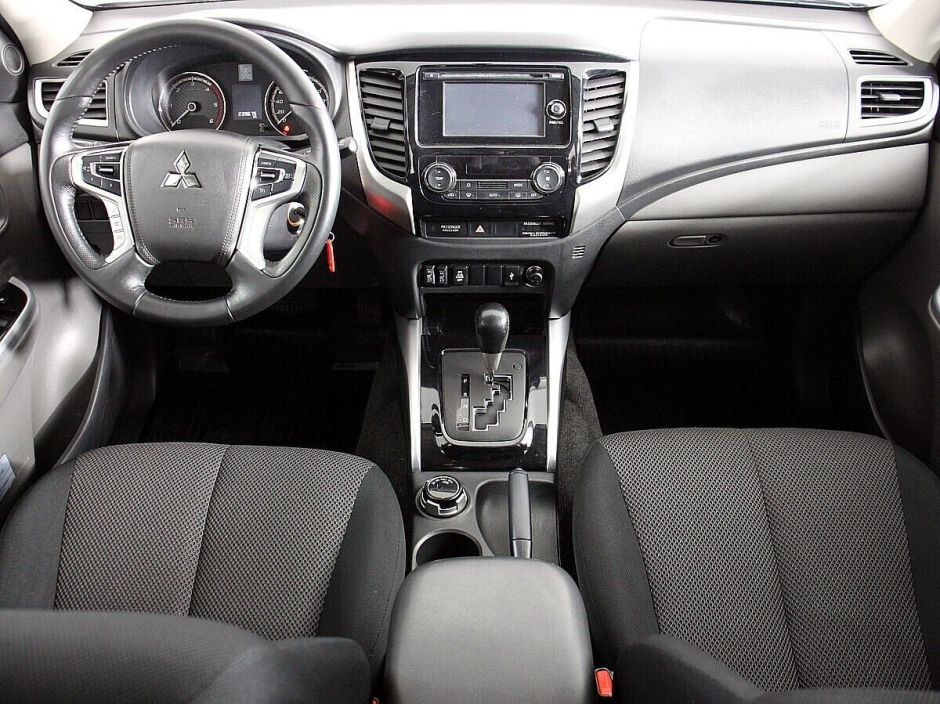 Mitsubishi L200, 2.4 л, АТ, 2017 фото 7