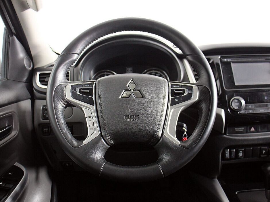 Mitsubishi L200, 2.4 л, АТ, 2017 фото 8