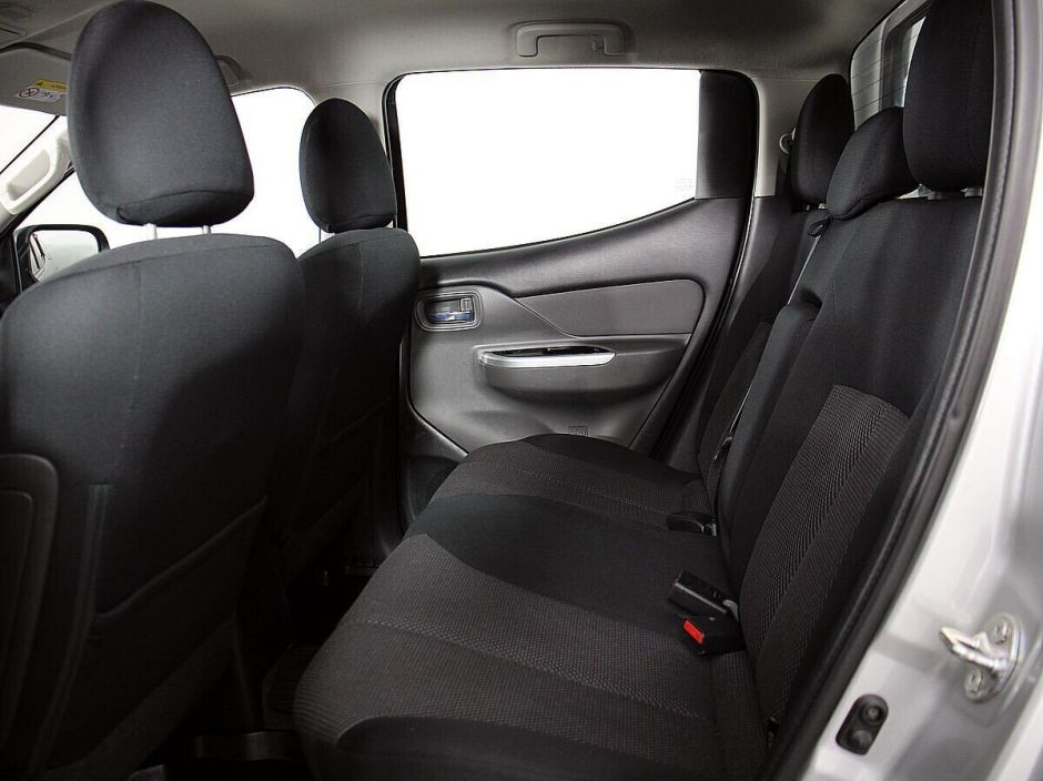 Mitsubishi L200, 2.4 л, АТ, 2017 фото 1