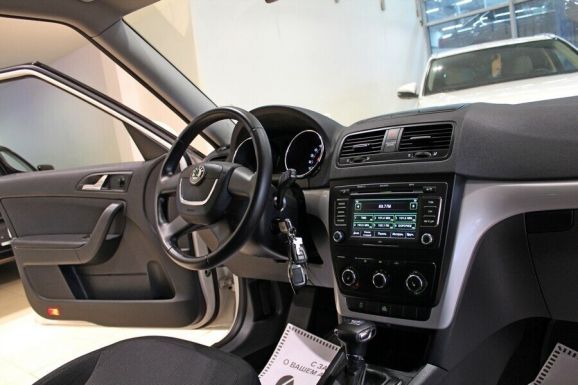 Skoda Yeti, 1.8 л, Робот, 2013 фото 7