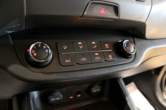 Kia Sportage, 2.0 л, АТ, 2015 фото 1