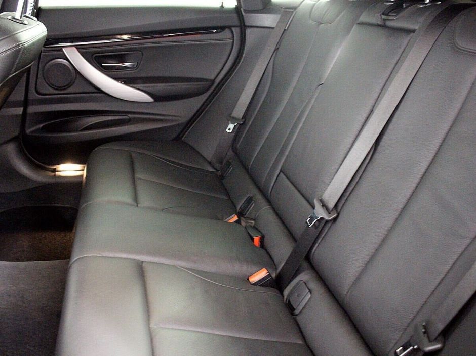 BMW 3 серии, 2.0 л, АТ, 2016 фото 1