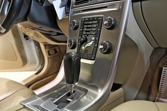 Volvo XC60, 2.0 л, Робот, 2012 фото 2