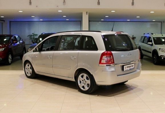 Opel Zafira, 1.8 л, Робот, 2010 фото 5