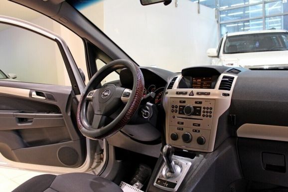Opel Zafira, 1.8 л, Робот, 2010 фото 7
