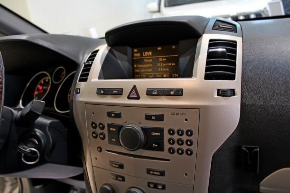 Opel Zafira, 1.8 л, Робот, 2010 фото 2