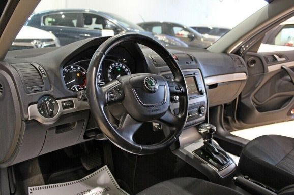 Skoda Octavia, 1.8 л, Робот, 2012 фото 10