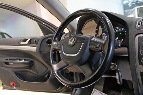 Skoda Octavia, 1.8 л, Робот, 2012 фото 2