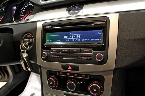 Volkswagen Passat, 1.4 л, Робот, 2013 фото 10