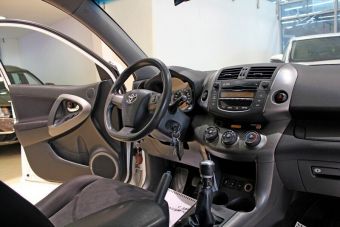 Toyota RAV4, 2.0 л, МКПП, 2010 фото 7