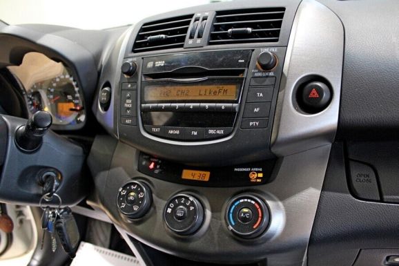 Toyota RAV4, 2.0 л, МТ, 2010 фото 8