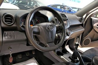 Toyota RAV4, 2.0 л, МКПП, 2010 фото 2