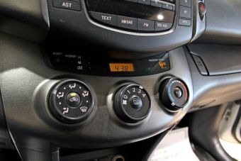 Toyota RAV4, 2.0 л, МКПП, 2010 фото 1