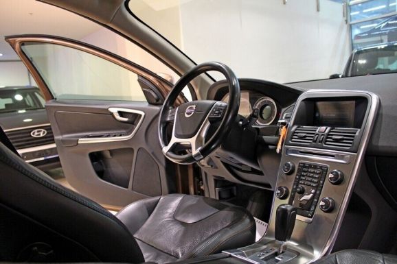 Volvo XC60, 2.4 л, АТ, 2012 фото 7