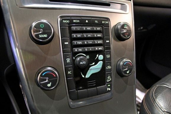 Volvo XC60, 2.4 л, АТ, 2012 фото 1