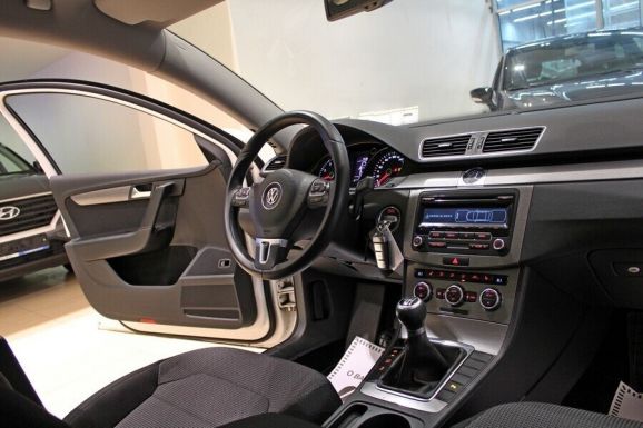 Volkswagen Passat, 1.8 л, МТ, 2012 фото 7