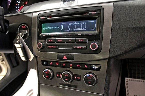 Volkswagen Passat, 1.8 л, МТ, 2012 фото 9