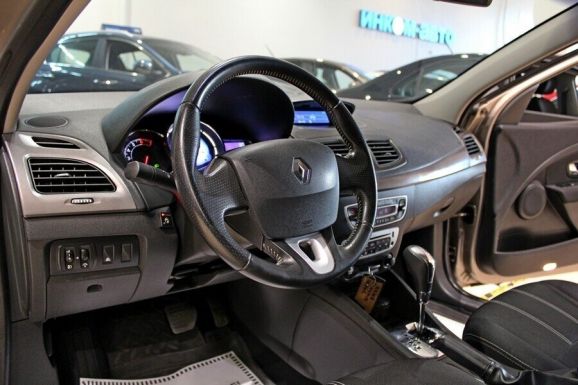 Renault Fluence, 1.6 л, Вариатор, 2013 фото 2