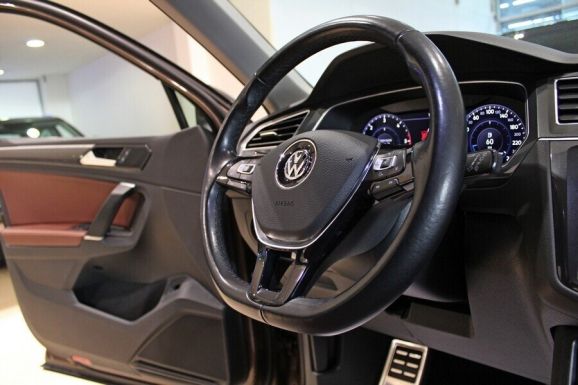 Volkswagen Tiguan, 2.0 л, Робот, 2019 фото 11