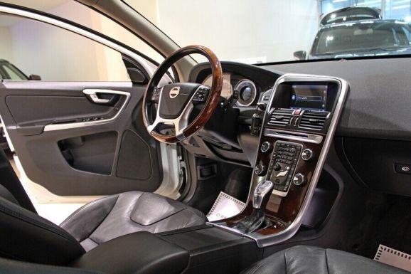 Volvo XC60, 2.4 л, АТ, 2011 фото 7