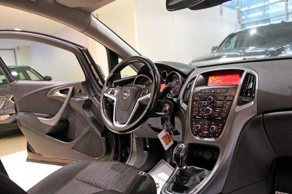 Opel Astra, 1.6 л, МТ, 2013 фото 7