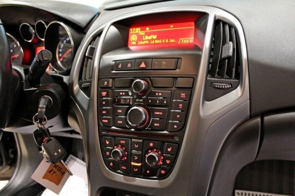 Opel Astra, 1.6 л, МТ, 2013 фото 9