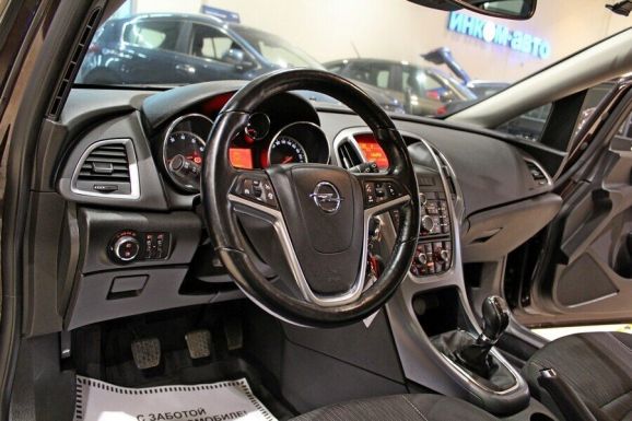 Opel Astra, 1.6 л, МТ, 2013 фото 2