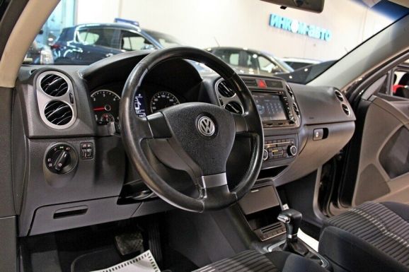 Volkswagen Tiguan, 2.0 л, АТ, 2010 фото 2