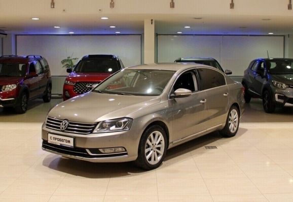 Volkswagen Passat, 1.8 л, Робот, 2012 фото 3