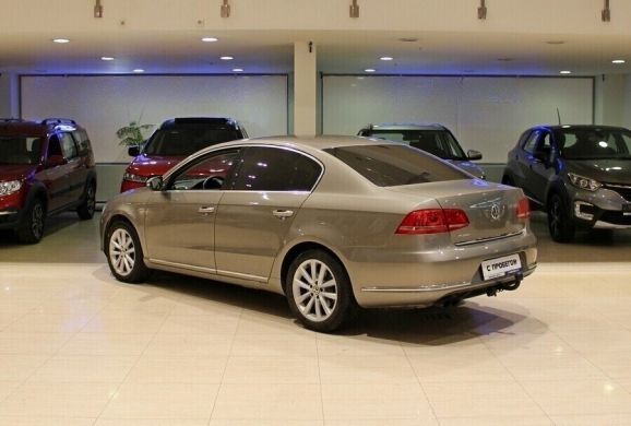 Volkswagen Passat, 1.8 л, Робот, 2012 фото 5