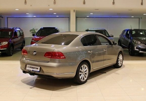 Volkswagen Passat, 1.8 л, Робот, 2012 фото 6