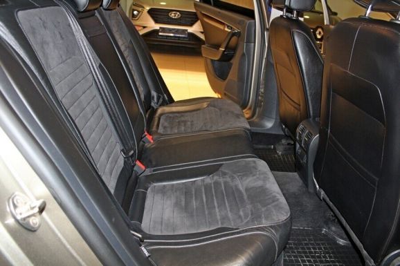 Volkswagen Passat, 1.8 л, Робот, 2012 фото 8