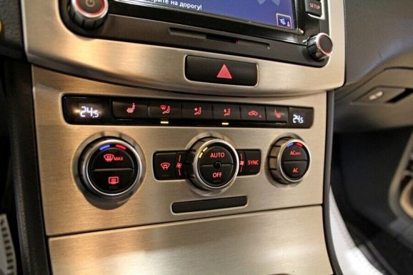 Volkswagen Passat, 1.8 л, Робот, 2012 фото 2