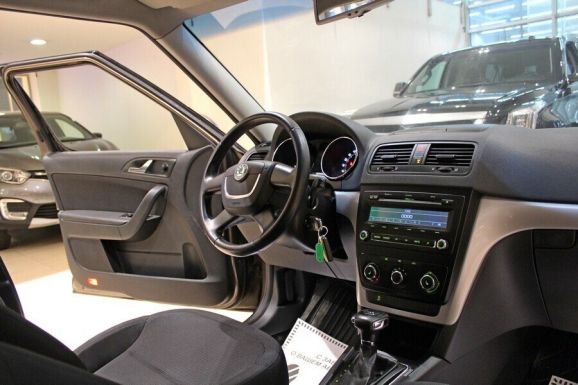 Skoda Yeti, 1.2 л, Робот, 2011 фото 7