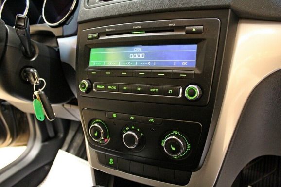 Skoda Yeti, 1.2 л, Робот, 2011 фото 9