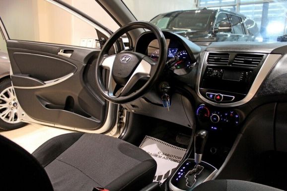 Hyundai Solaris, 1.6 л, АТ, 2011 фото 7