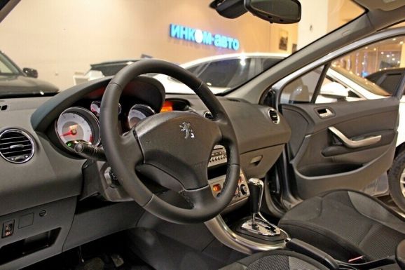 Peugeot 308, 1.6 л, АТ, 2011 фото 2