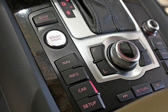 Audi Q7, 3.0 л, АТ, 2012 фото 2