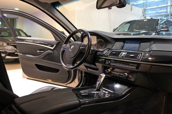 BMW 5 серии, 2.5 л, АТ, 2011 фото 7