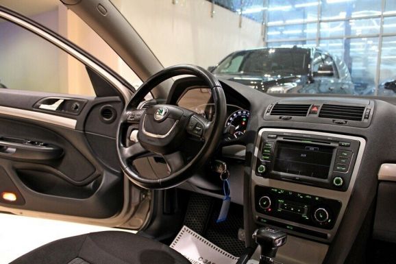 Skoda Octavia, 1.4 л, Робот, 2011 фото 7