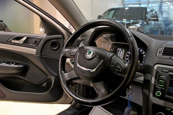 Skoda Octavia, 1.4 л, Робот, 2011 фото 1