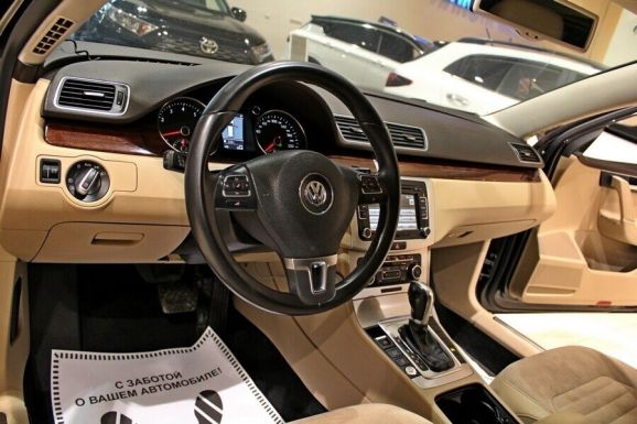 Volkswagen Passat, 1.8 л, Робот, 2013 фото 9