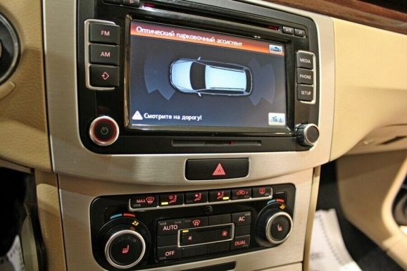 Volkswagen Passat, 1.8 л, Робот, 2013 фото 10