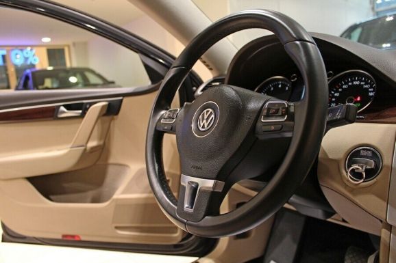 Volkswagen Passat, 1.8 л, Робот, 2013 фото 11