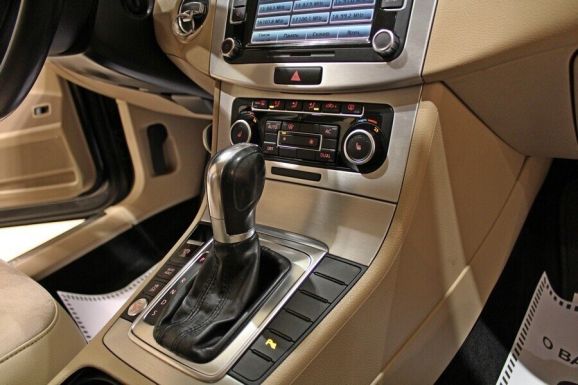 Volkswagen Passat, 1.8 л, Робот, 2013 фото 2